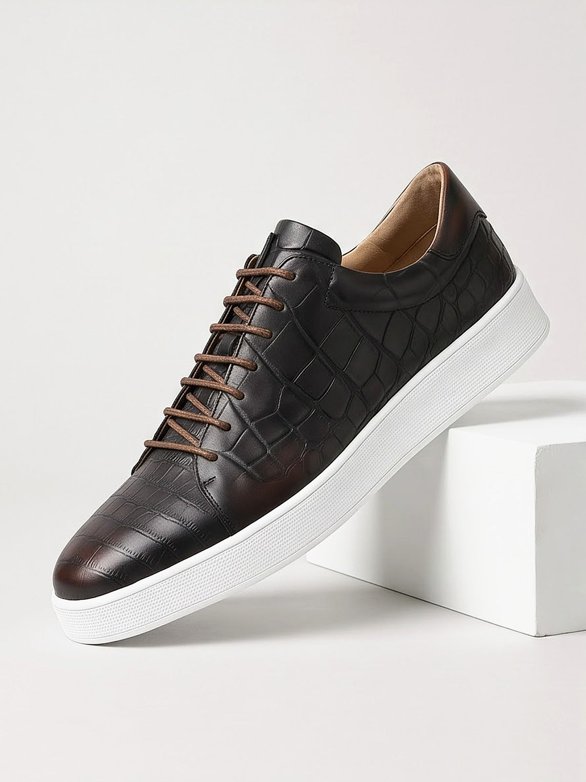 The Belgravia Leather Lace-Up - Black - closeup
