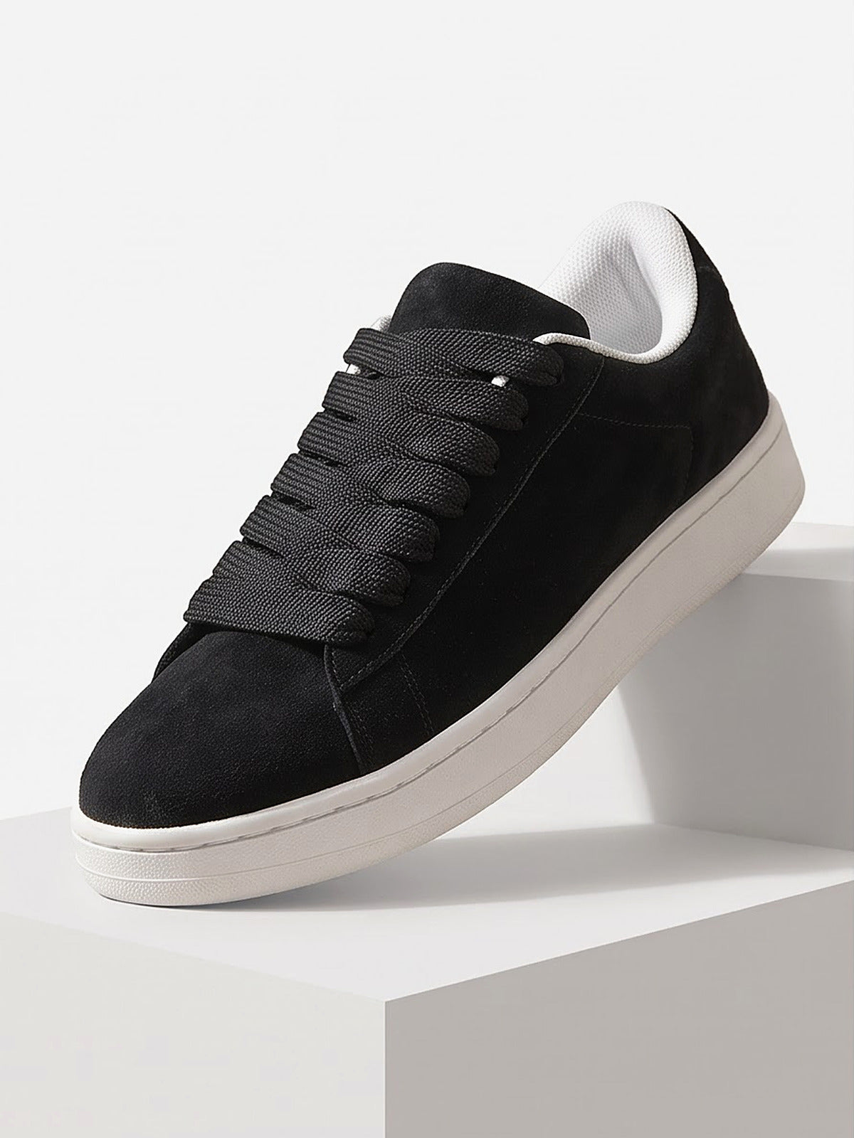 the-geneva-leather-sneaker-black-3-closeup