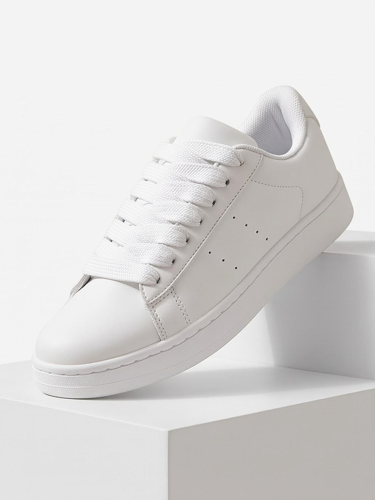 the-geneva-leather-sneaker-white-3-closeup